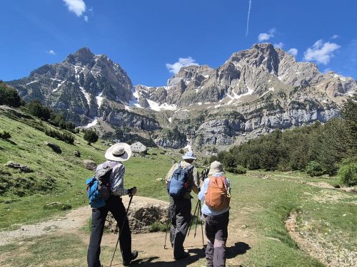 In the way to Ibón de Piedrafita with Peña Telera pic